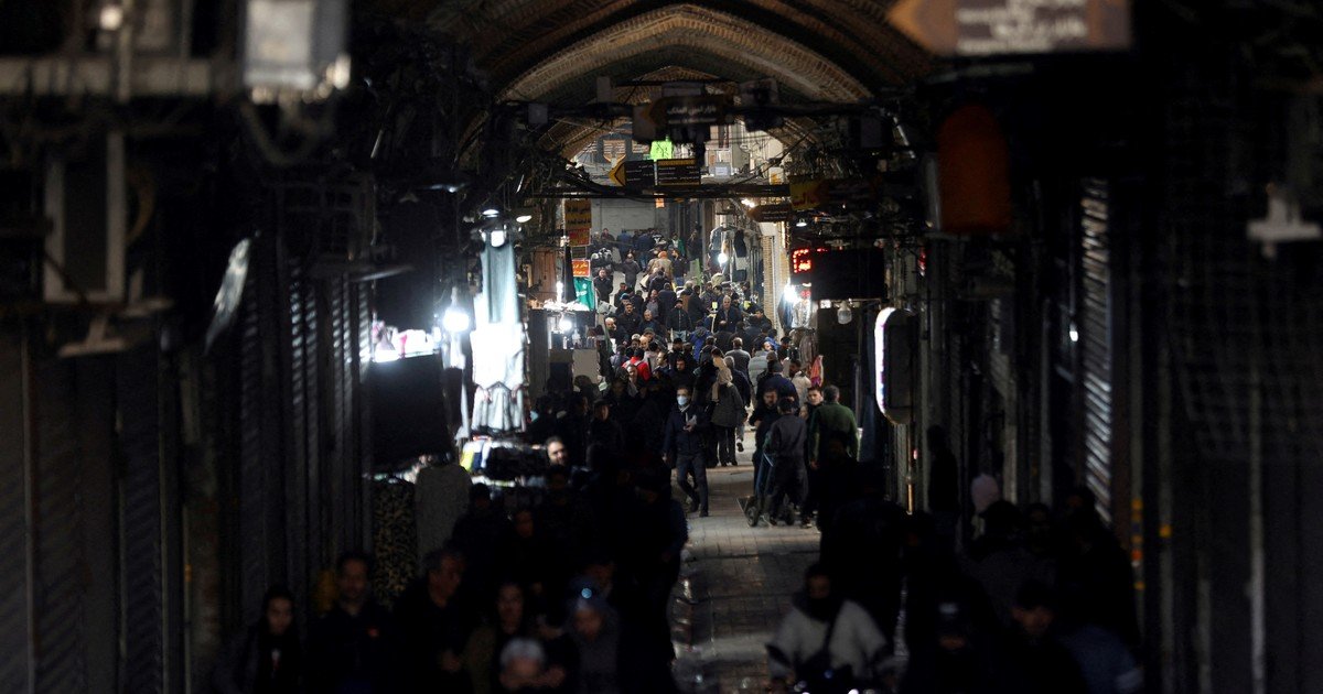 Trump dice que EE.UU. está "listo para atacar" si Irán mata a manifestantes