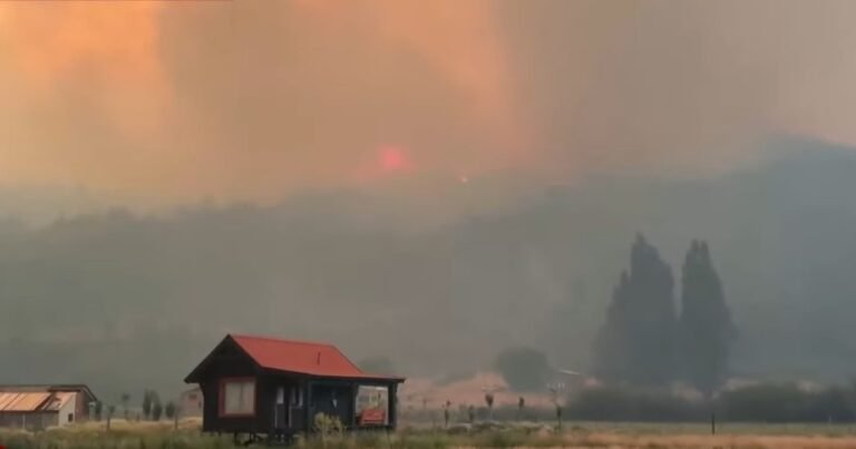 Continúan los focos de incendio en Chubut y esperan que la lluvia traiga alivio a la provincia
