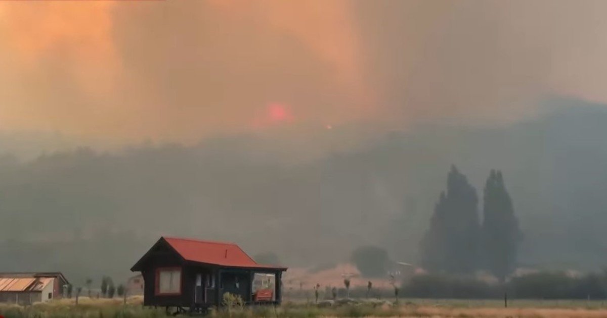 Continúan los focos de incendio en Chubut y esperan que la lluvia traiga alivio a la provincia