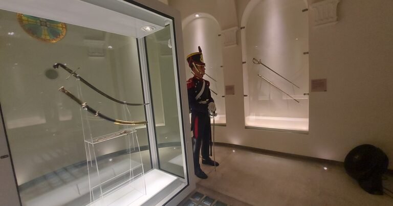 El Gobierno oficializó el traslado del sable corvo de San Martín al Regimiento de Granaderos