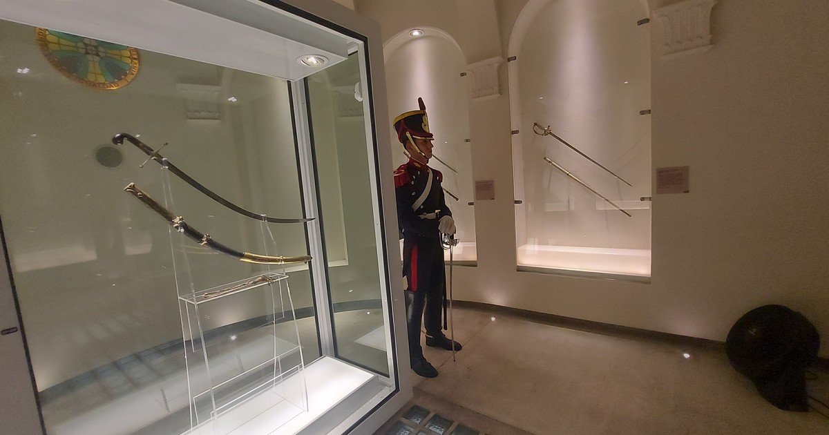 El Gobierno oficializó el traslado del sable corvo de San Martín al Regimiento de Granaderos