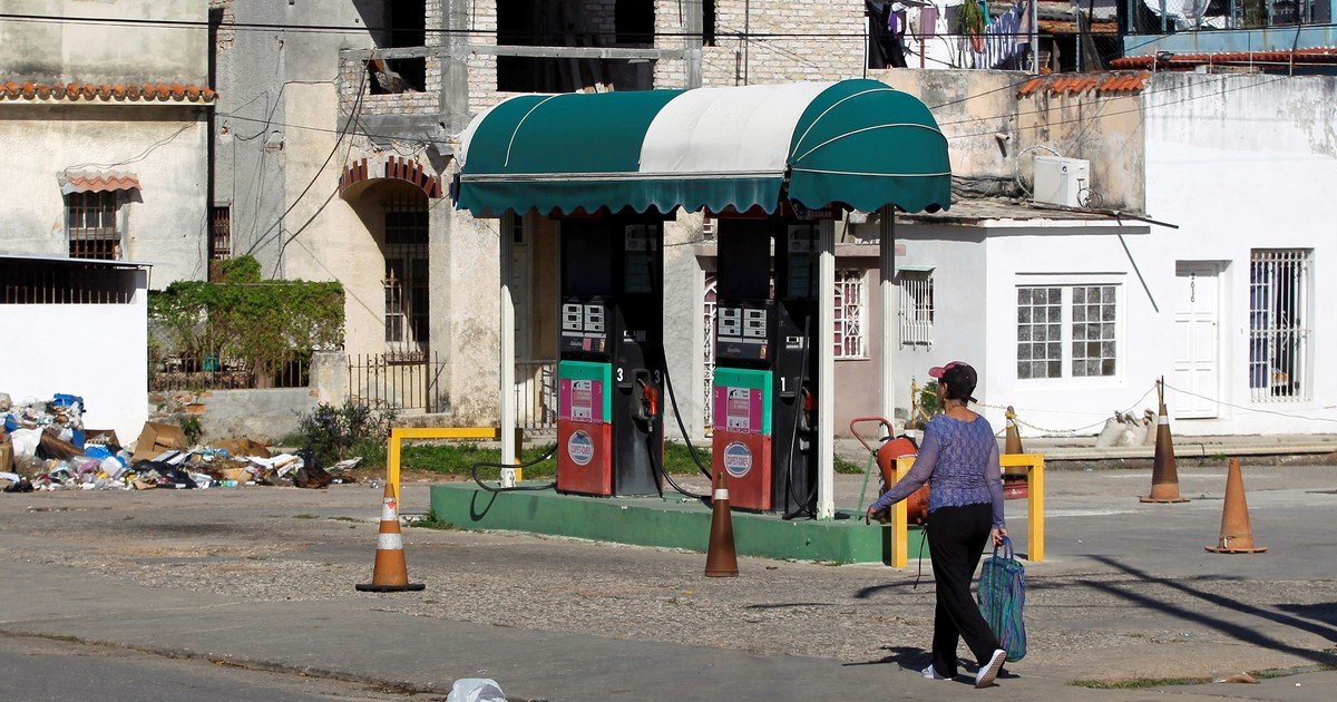 Vuelos cancelados y aerolíneas que desvían sus rutas: Cuba se queda sin combustible para los aviones