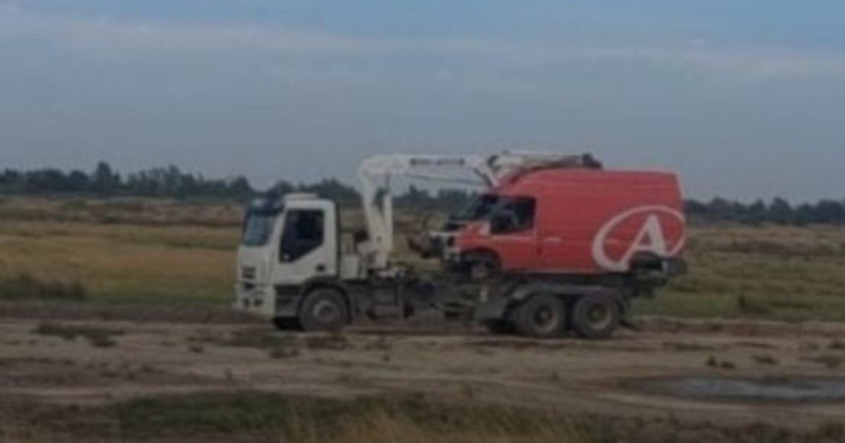 Bahía Blanca: un año después, retiraron la camioneta de Andreani, símbolo de la tragedia por las inundaciones