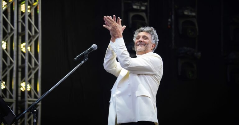 Cosquín Rock 2026, cómo fue el segundo día: Fito Páez, Divididos y Airbag al frente de una jornada de homenajes
