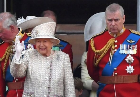 El peor momento de la monarquía británica en 400 años: menos mal que la reina Isabel no llegó a ver a su hijo preso por el caso Epstein