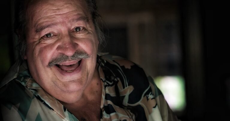 Litto Nebbia, el guerrero que no detiene su marcha: 77 años, dos stents, fracturas varias, pero 90 conciertos por año, 2000 canciones y una serie por venir