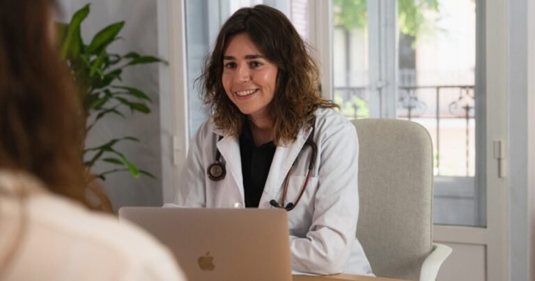 Irene Sendino, médica experta en patología digestiva: "La inflamación de bajo grado en el 80% de los casos va a localizarse a nivel intestinal"