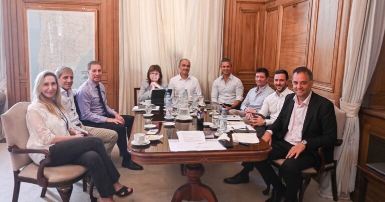 Javier Milei y sus medidas, EN VIVO: la mesa política del Gobierno volverá a reunirse el lunes en la previa de otra semana intensa en el Congreso