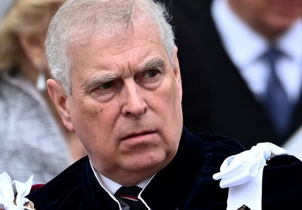 Otro mensaje compromete al expríncipe Andrés: su invitación a Buckingham para Epstein y "una rumana muy linda"