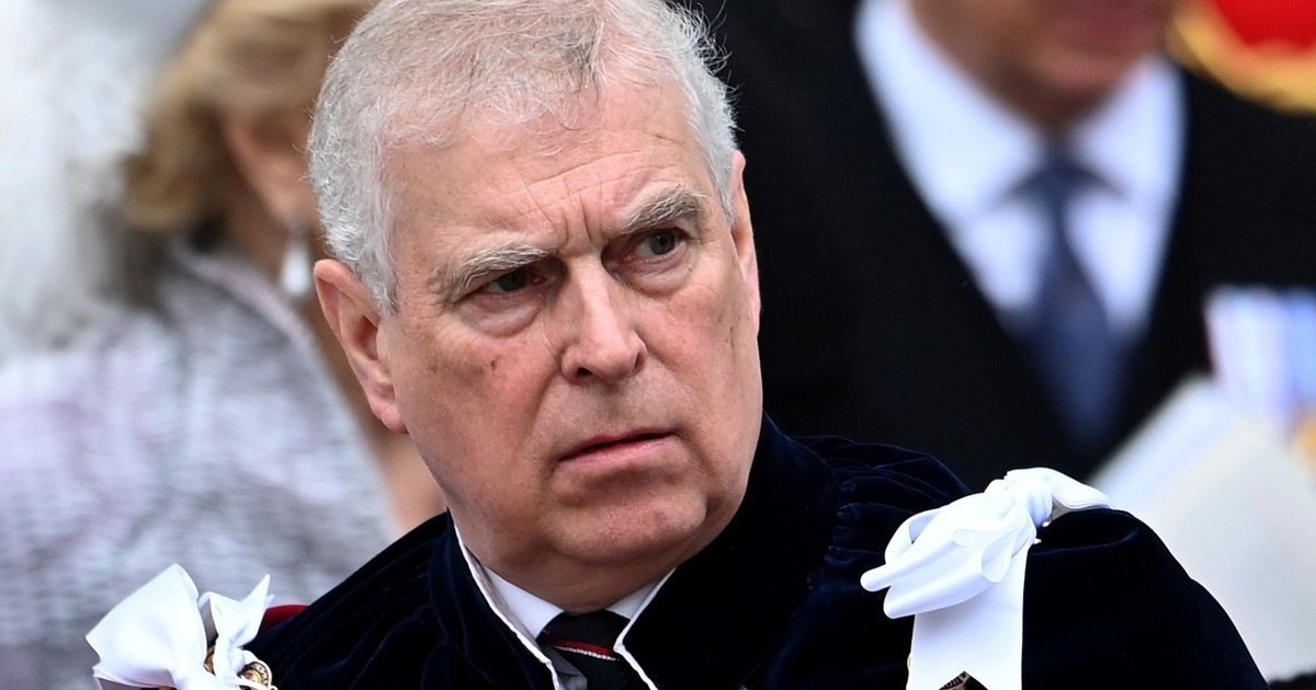 Otro mensaje compromete al expríncipe Andrés: su invitación a Buckingham para Epstein y "una rumana muy linda"