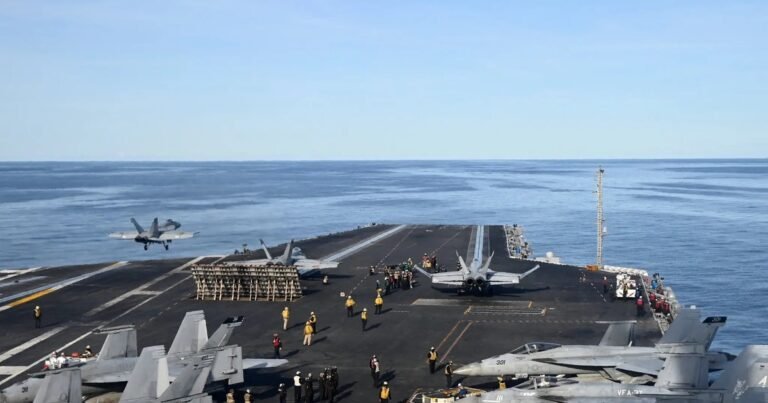 Estados Unidos prepara una campaña militar de varias semanas contra Irán y Donald Trump habla de cambio de régimen