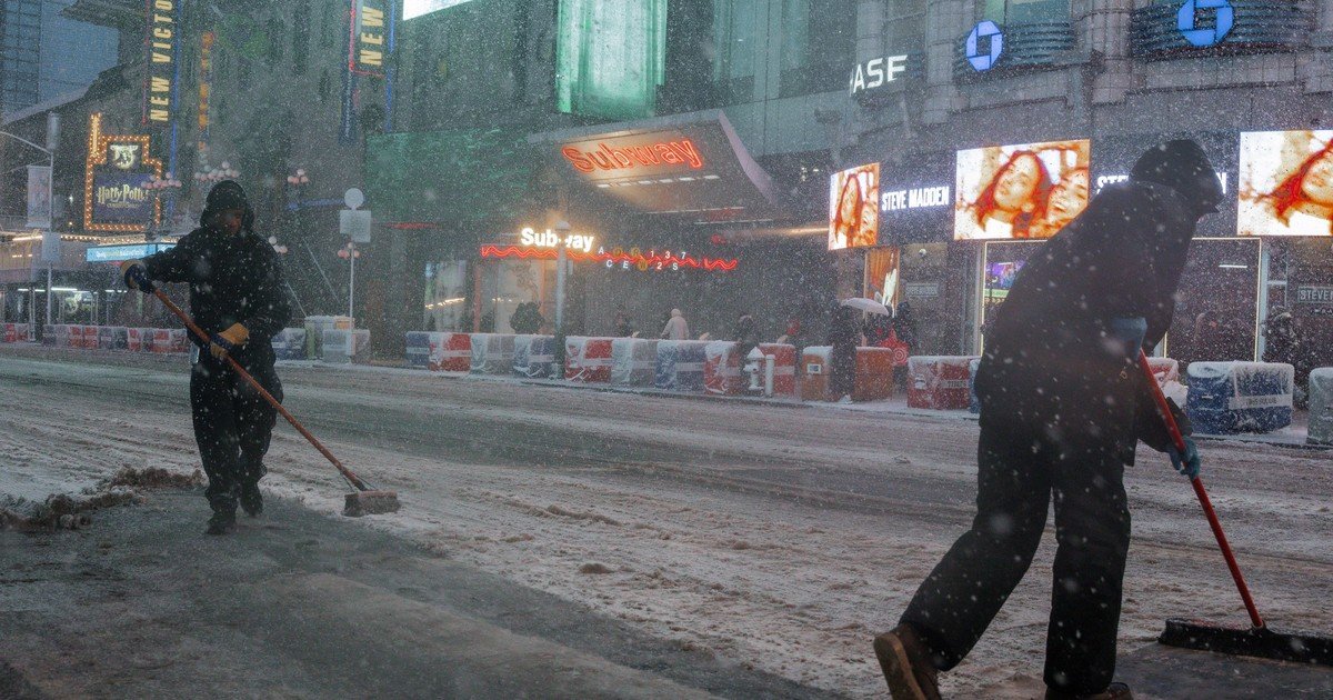 Tormenta invernal en Nueva York: toque de queda, viajes suspendidos y una nevada histórica paralizan el noreste de Estados Unidos