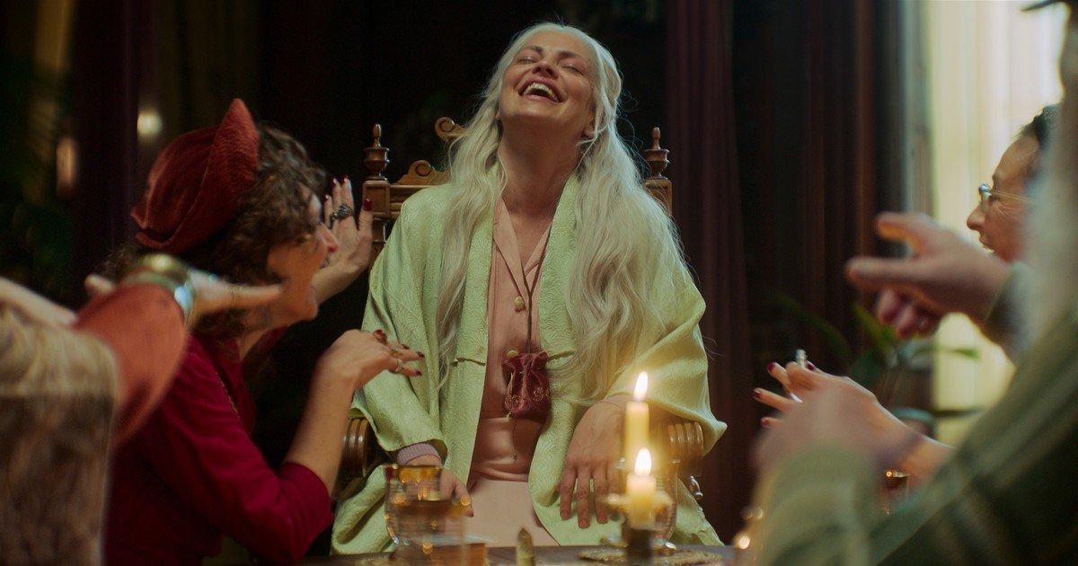 Ya está el trailer de La casa de los espíritus, con Dolores Fonzi y Alfonso Herrera