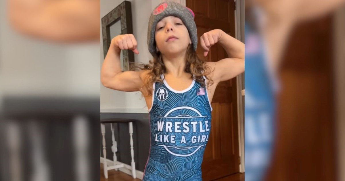 Lucy Milgrim, la niña de 9 años que pesa 27 kilos, levanta más de 80 en pesas y ya rompió tres récords