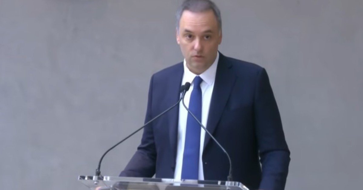 Lista corta para suceder a Adorni: Santilli o Pettovello; rumor sobre el retorno de Manzano