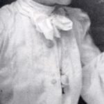 Cita del día, de Hellen Keller: "Cuando una puerta de la felicidad se cierra, otra se abre, pero a menudo miramos tanto tiempo la puerta cerrada que no vemos la que se ha abierto para nosotros"