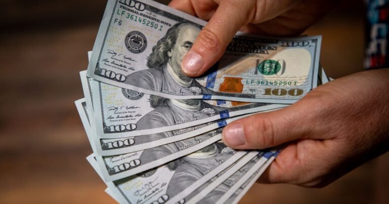 Dólar hoy y dólar blue, EN VIVO: a cuánto cotiza el oficial y cuál es el precio del paralelo este jueves 5 de marzo, minuto a minuto