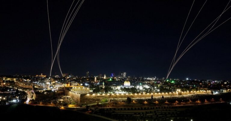 Estados Unidos e Israel atacan a Irán, EN VIVO: las Fuerzas de Defensa israelíes identificaron misiles iraníes lanzados hacia su territorio