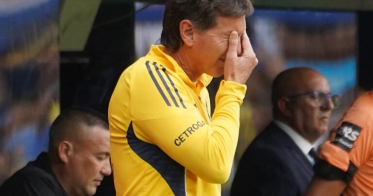 Claudio Úbeda, golpeado tras el empate de Boca en la Bombonera: dijo que los silbidos le generan "angustia y dolor"