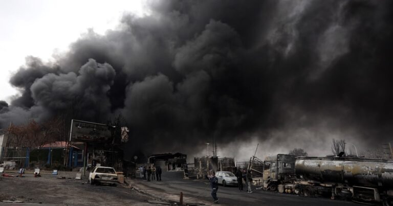 En medio de ataques arrasadores, Irán designó al nuevo líder supremo e Israel anunció que la guerra durará mucho