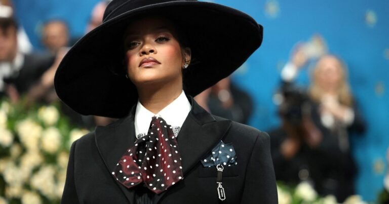 Disparan diez veces contra la casa de Rihanna en Los Ángeles mientras ella estaba adentro: un tiro entró y detuvieron a una mujer