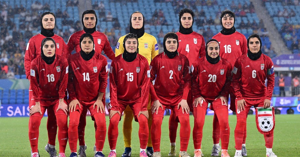 Una futbolista de la selección femenina de Irán que aceptó asilo en Australia decidió regresar a su país