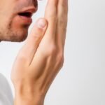 Qué significa el sabor amargo al despertar