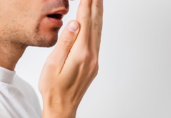 Qué significa el sabor amargo al despertar