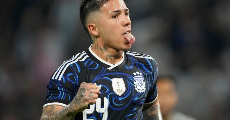 Enzo Fernández se quejó del estado del campo de juego de la Bombonera tras el amistoso con Mauritania: "No pudimos mostrar nuestro fútbol"