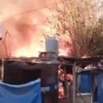 Impactante incendio y detonaciones en un depósito en Mariano Acosta: "Las garrafas explotan y vuelan 150 metros"