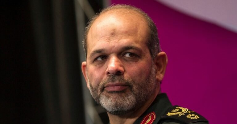 Irán nombró comandante en jefe de la Guardia Revolucionaria a Ahmad Vahidi, acusado de planificar el atentado a la AMlA