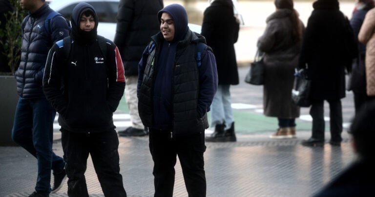 Se terminó el clima de "veranito" con humedad en el AMBA: bajó fuerte la temperatura y se viene el primer frío del año con mínimas de 7°C