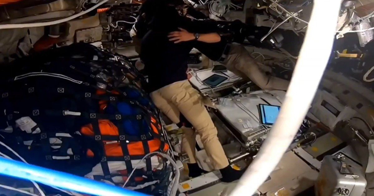 Emotivo momento en la Artemis II: la propuesta que hizo llorar al comandante y terminó en abrazo grupal