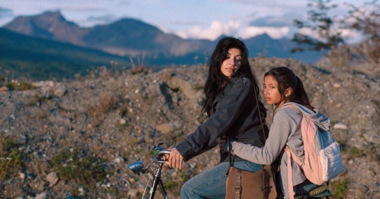 Risa y la cabina del viento tiene todo: a Cazzu, a Diego Peretti y fantasía para ser una película poética