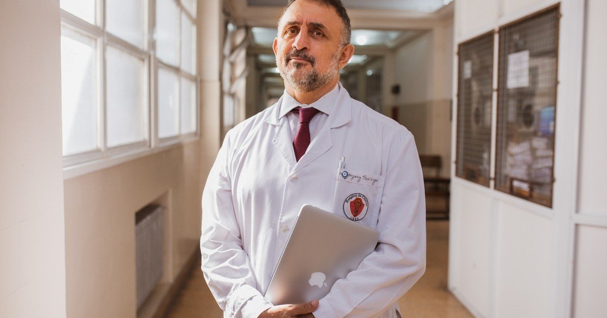 Esteban González Ballerga, hepatólogo: "El hígado puede volver a estar 0KM, pero no por tomar agua con limón"