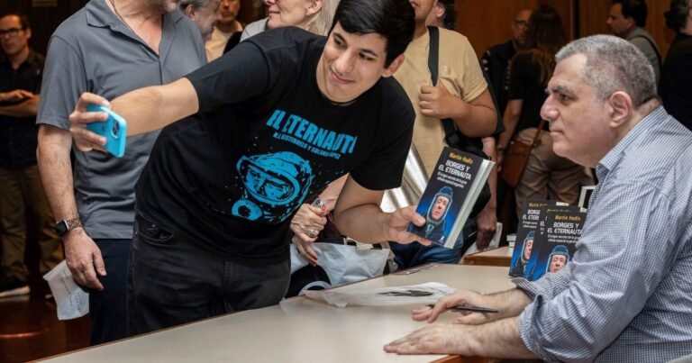 La conexión oculta entre Borges y 'El Eternauta' revelada en un nuevo libro