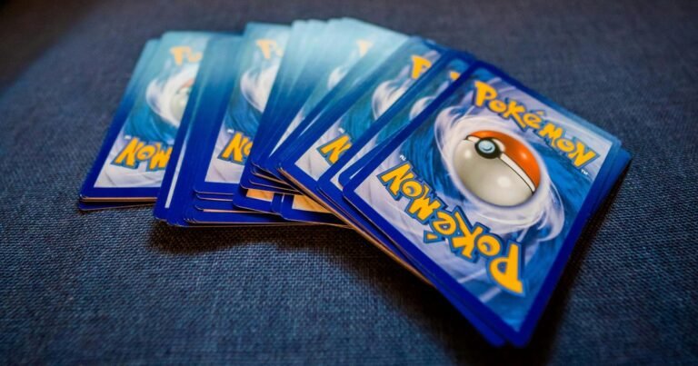 Halló en una caja las cartas Pokémon de su infancia y descubrió que tenían un valor alto: "Me dio un mareo al saberlo"