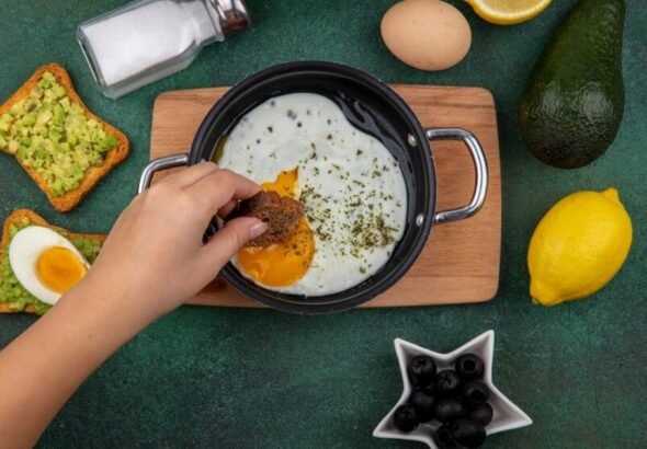 Avena vs. huevos: ¿qué desayuno es mejor en cuanto a fibra y proteínas?