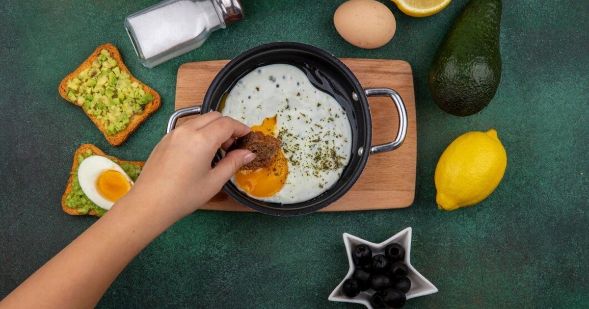 Avena vs. huevos: ¿qué desayuno es mejor en cuanto a fibra y proteínas?