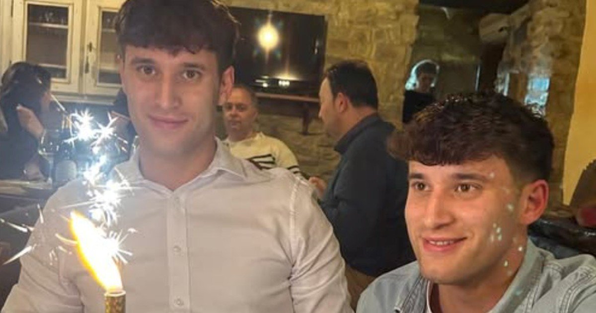 Dos hermanos gemelos de 22 años murieron electrocutados tras intentar salvar a un pájaro: "Los encontraron abrazados"