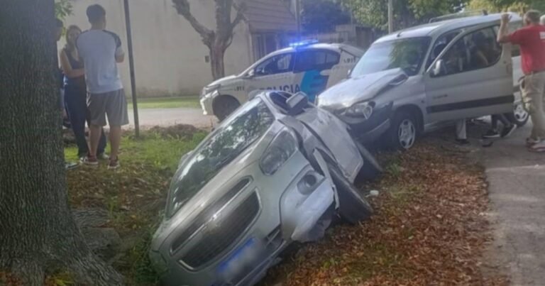Un adolescente sin licencia chocó con una mujer y su padre lo encubrió: dijo que él estaba al volante