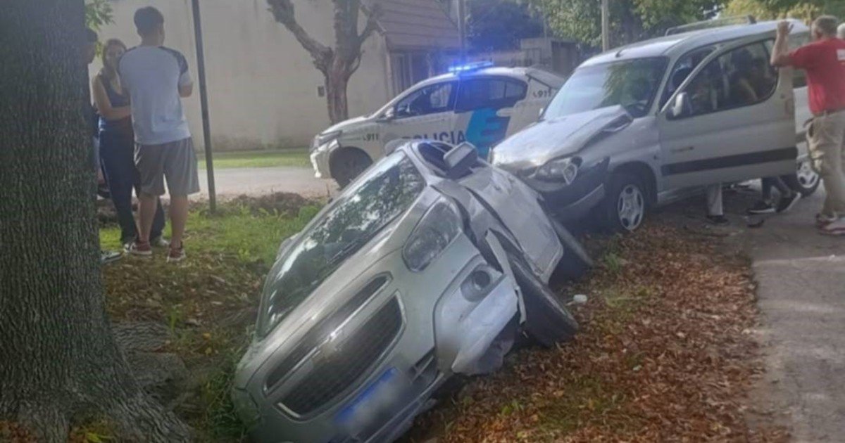 Un adolescente sin licencia chocó con una mujer y su padre lo encubrió: dijo que él estaba al volante