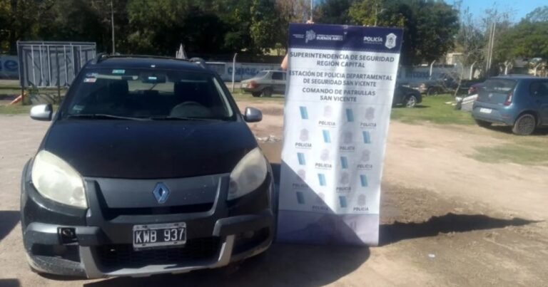 Detienen a un concejal de La Libertad Avanza por circular en un auto con pedido de captura