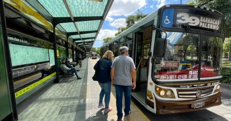 Cuánto cobra un chofer de colectivo en abril de 2026 y qué extras puede sumar