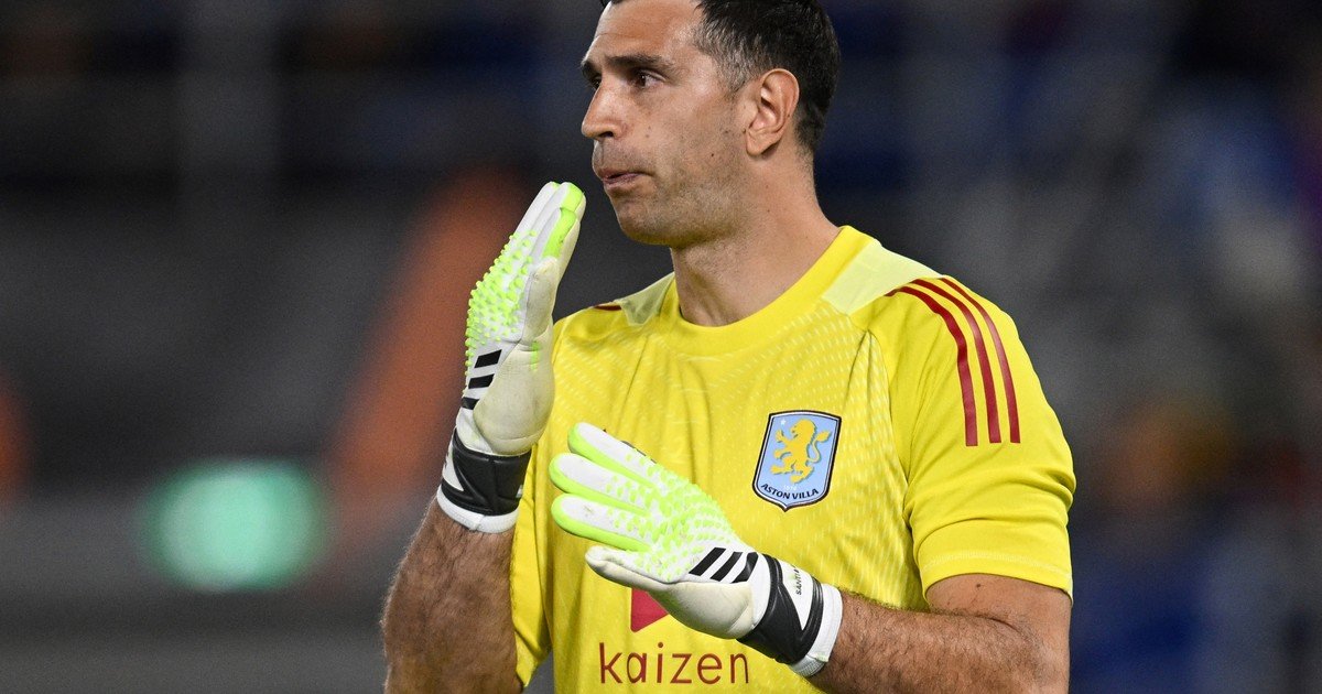 Aston Villa de Dibu Martínez visita a Nottingham Forest, por la Europa League, EN VIVO: horario, resultado y cómo ver