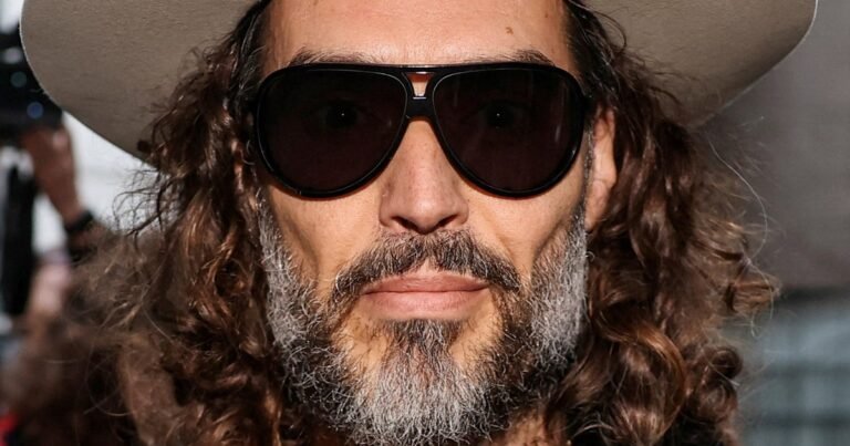 Russell Brand: el ex de Katy Perry admite "explotación sexual" tras una relación con una chica de 16 años