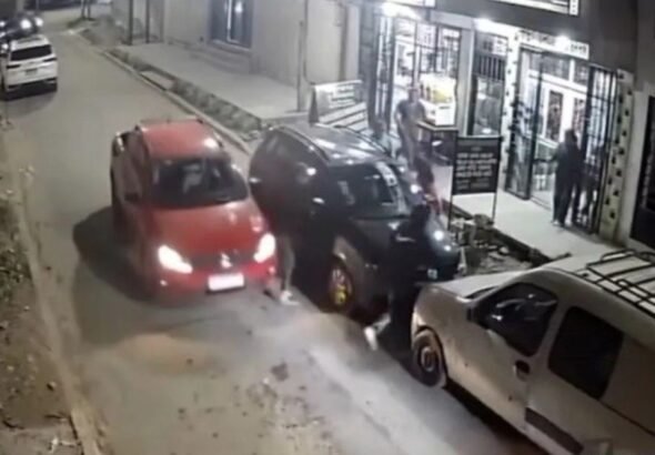 Inseguridad en Lomas de Zamora: un automovilista embistió a un ladrón para evitar el robo piraña de un vehículo y todo quedó grabado