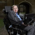 Stephen Hawking, físico teórico y científico: “Creo que la vida en la Tierra está ante un riesgo cada vez mayor de ser destruida”