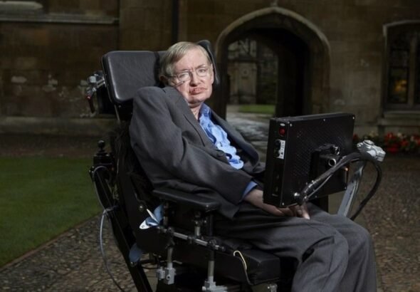 Stephen Hawking, físico teórico y científico: “Creo que la vida en la Tierra está ante un riesgo cada vez mayor de ser destruida”