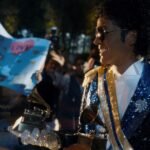 Michael, versión pasteurizada con el sobrino de Jackson que actúa, pero por suerte el que canta es Michael